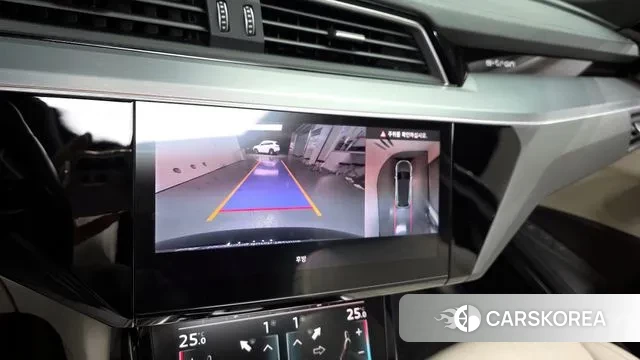 Audi e-Tron 2023 Черный из Кореи, фото 6