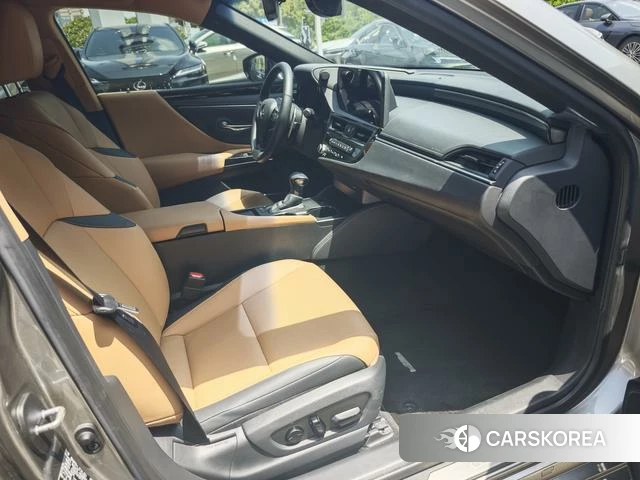 Lexus ES 2023 Серебристо-серый из Китая, фото 6