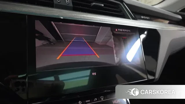 Audi e-Tron 2021 Синий из Кореи, фото 6