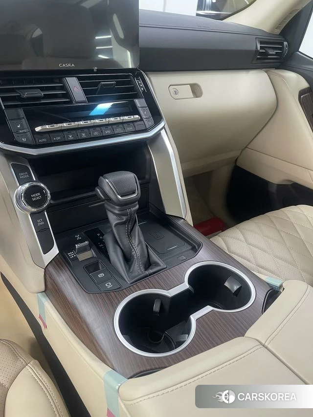 Toyota Land Cruiser (imported) 2024 Белый из Китая, фото 6