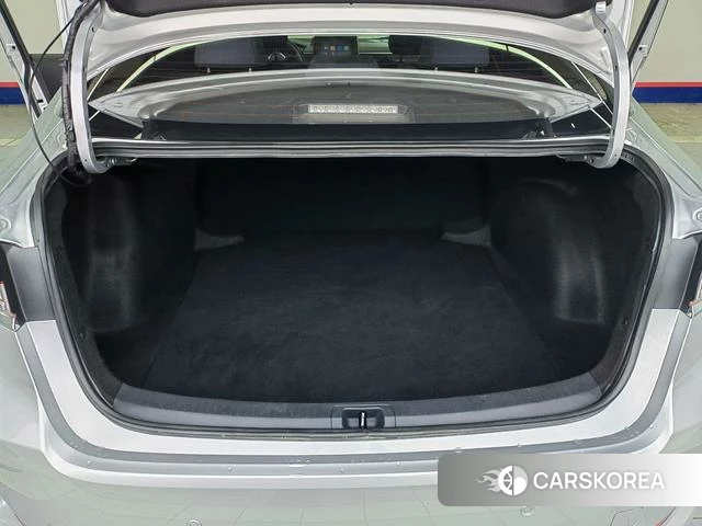 Toyota Corolla 2023 Серебристо-серый из Китая, фото 6