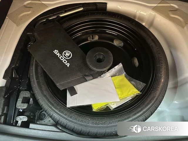 Skoda Krok 2023 Белый из Китая, фото 6