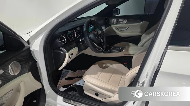 Mercedes-Benz E-Class W213 2023 Белый из Кореи, фото 6