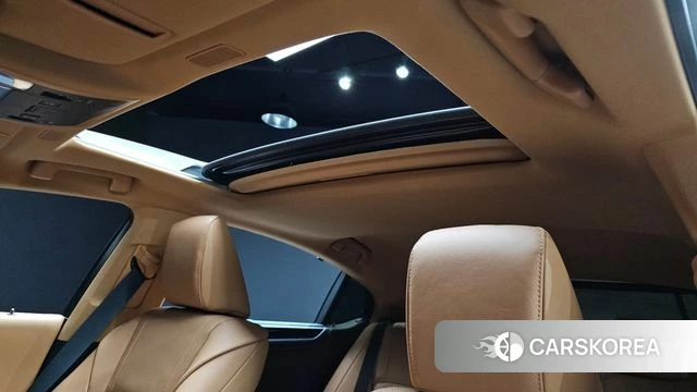 Lexus ES300h 7th generation 2026 Серебристо-серый из Кореи, фото 6