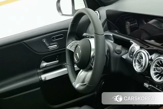 Mercedes-Benz GLB 2024 Белый из Китая, фото 6