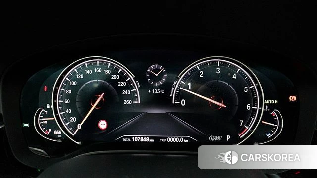 BMW 5 Series (G30) 2018 Светло-серебряный цвет из Кореи, фото 6