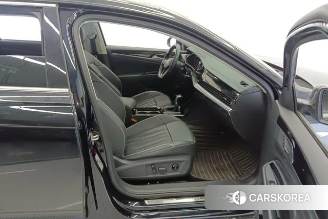 Volkswagen Passat 2023 Черный из Китая, фото 6