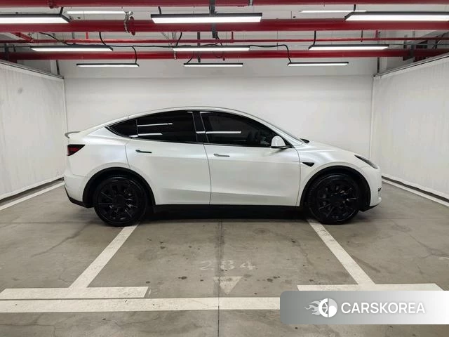 Tesla Model Y 2023 Белый из Китая, фото 6
