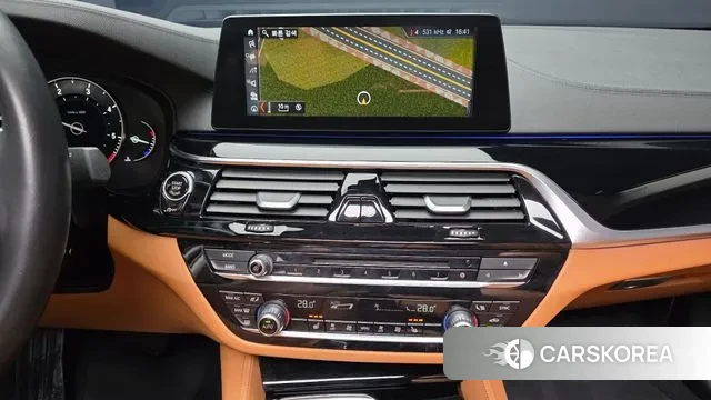 BMW 5 Series (G30) 2018 Белый из Кореи, фото 6