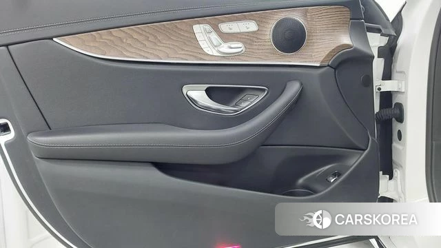 Mercedes-Benz E-Class W213 2023 Белый из Кореи, фото 6