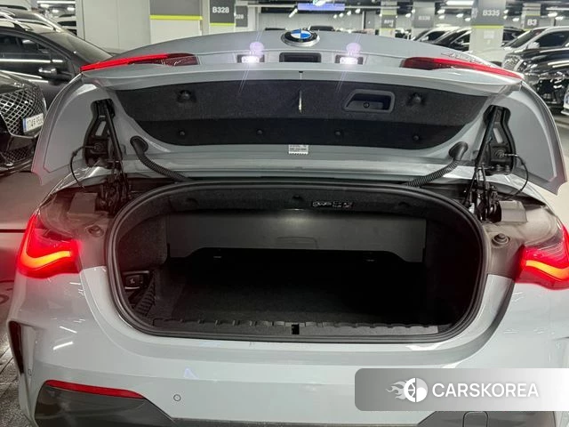 BMW 4 Series (G22) 2024 Небесно-голубой из Кореи, фото 6