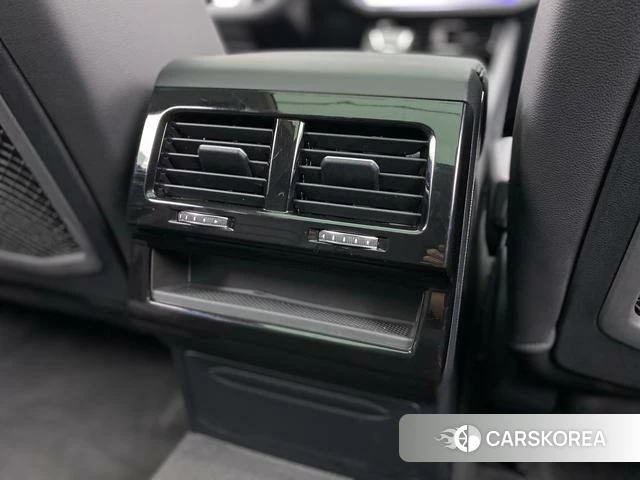 Volkswagen Touareg 2023 Черный из Китая, фото 6