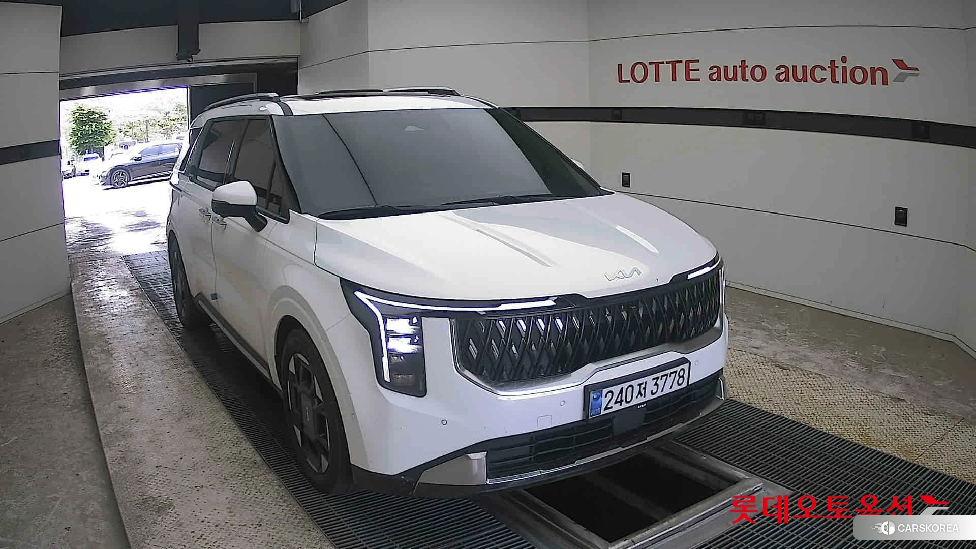 Kia Carnival 2025 Белый из Кореи, фото 6