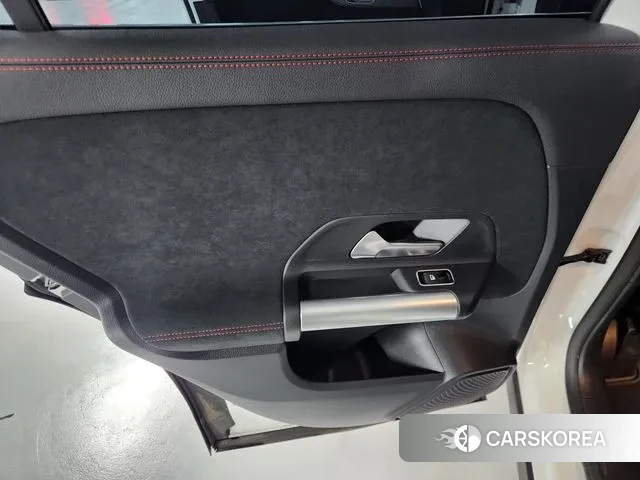 Mercedes-Benz GLA - Class H247 2025 Белый из Кореи, фото 6