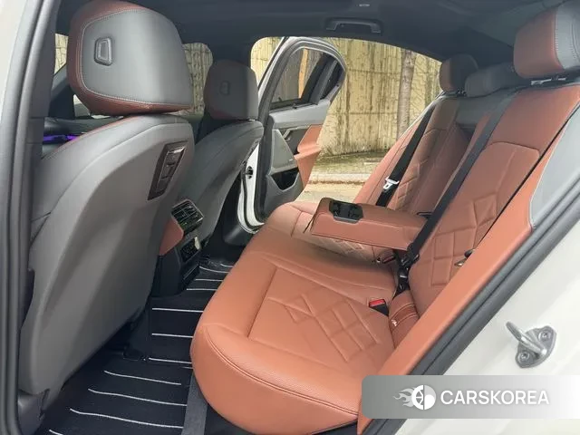 BMW 5 Series (G60) id 2485971 из Кореи 6