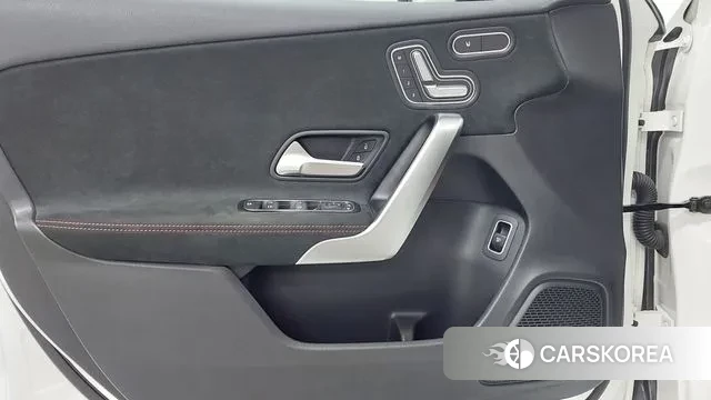 Mercedes-Benz A-Class W177 2023 Белый из Кореи, фото 6