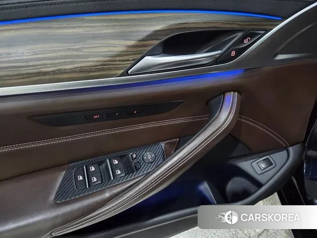 BMW 5 Series (G30) 2018 Синий из Кореи, фото 6