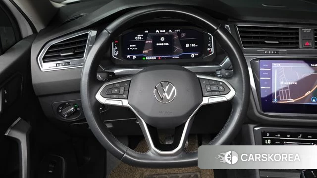 Volkswagen Tiguan Allspace 2023 Белый из Кореи, фото 6