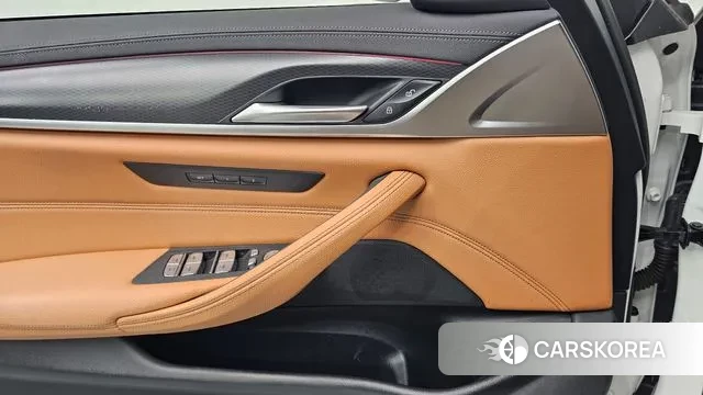 BMW 5 Series (G30) 2023 Белый из Кореи, фото 6