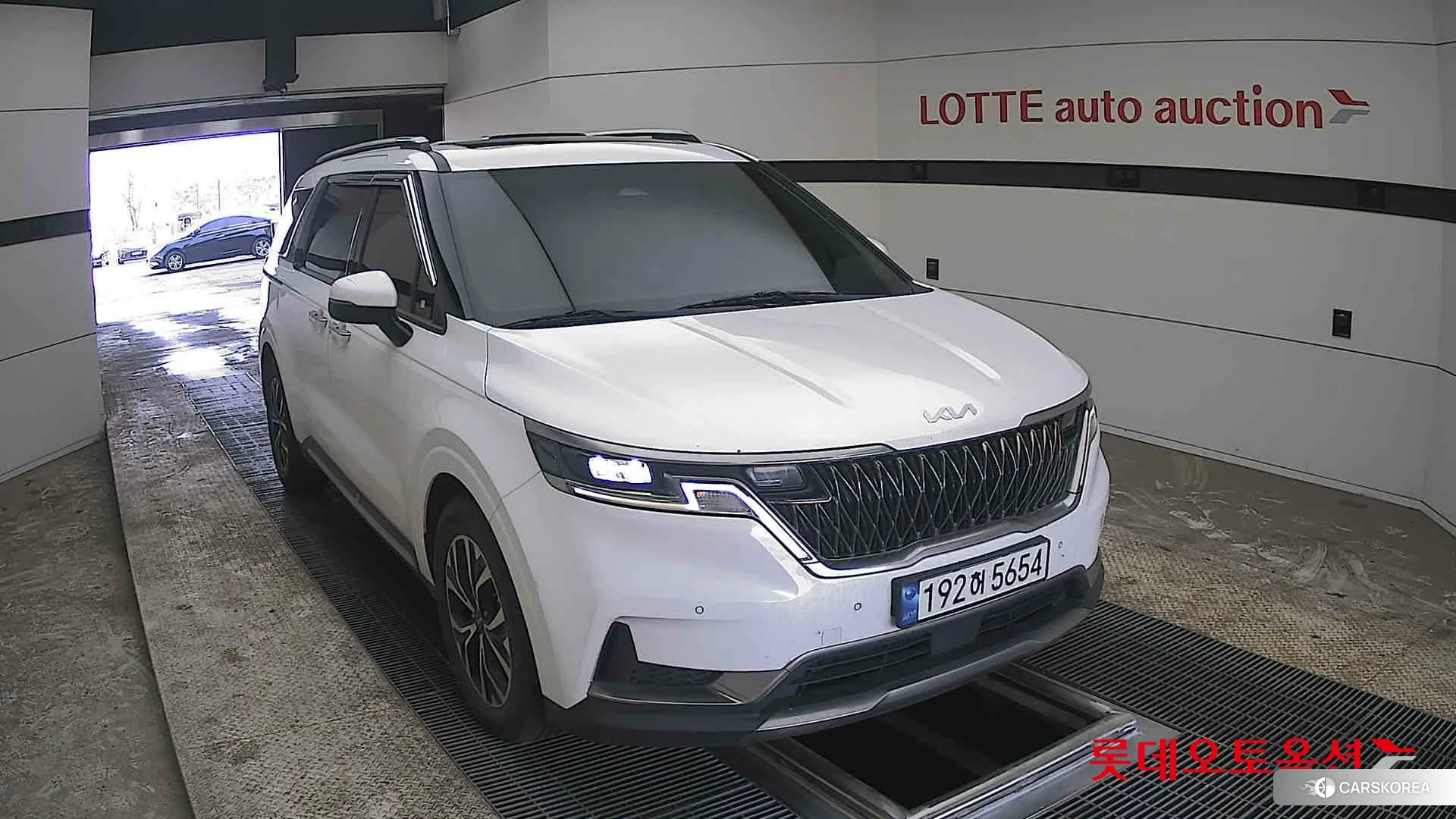 Kia Carnival 2023 Snow White Pearl (optional) из Кореи, фото 6