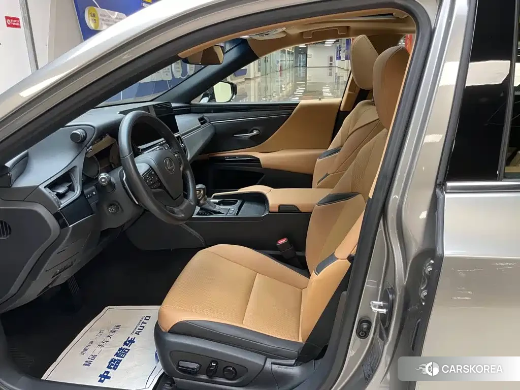 Lexus ES 2023 Silver/gray из Китая, фото 6