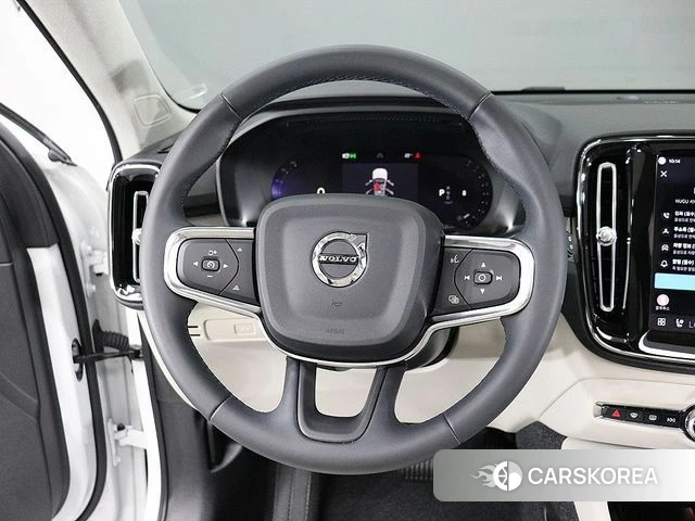 Volvo XC40 2024 Белый из Кореи, фото 6