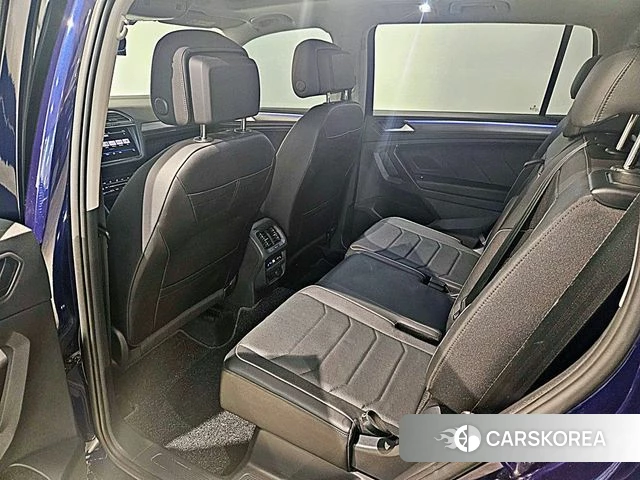 Volkswagen Tiguan Allspace 2023 Синий из Кореи, фото 6