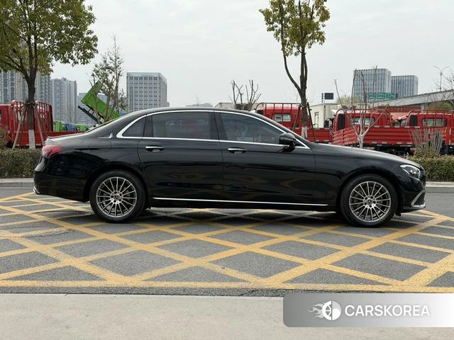 Mercedes-Benz E-class 2023 Черный из Китая, фото 6