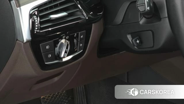 BMW 5 Series (G30) 2018 Белый из Кореи, фото 6
