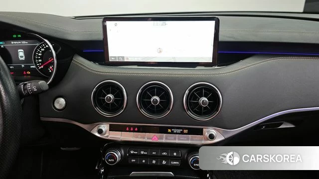 Kia Stinger Meister 2023 Серебристо-серый из Кореи, фото 6