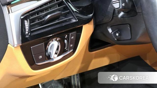 BMW 5 Series (G30) 2022 Белый из Кореи, фото 6