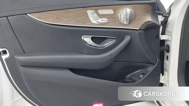 Mercedes-Benz E-Class W213 2022 Белый из Кореи, фото 6