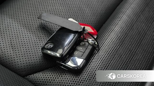 Volkswagen Arteon 2022 Серебристо-серый из Кореи, фото 6
