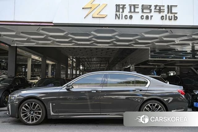 BMW 7 series 2022 Темно-серый из Китая, фото 6