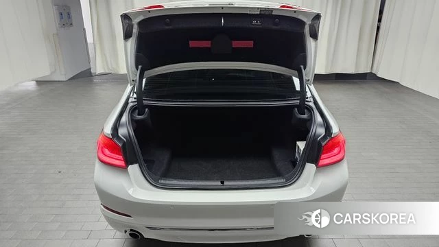 BMW 5 Series (G30) 2018 Белый из Кореи, фото 6