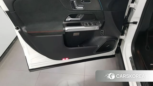 Mercedes-Benz EQB X243 2024 Белый из Кореи, фото 6