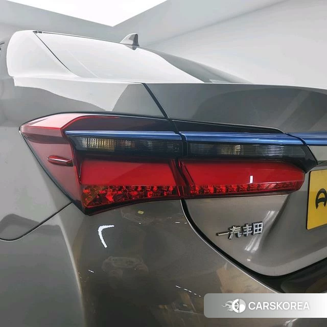 Toyota Corolla dual engine E+ 2022 Серебристо-серый из Китая, фото 6