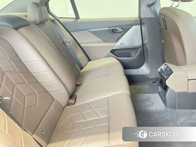 BMW 5 series 2025 Красный из Китая, фото 6