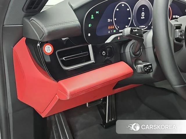 Porsche Taycan 2024 Черный из Кореи, фото 6
