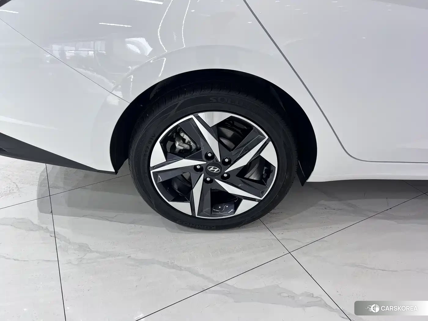 Hyundai Elantra 2023 Белый из Китая, фото 6
