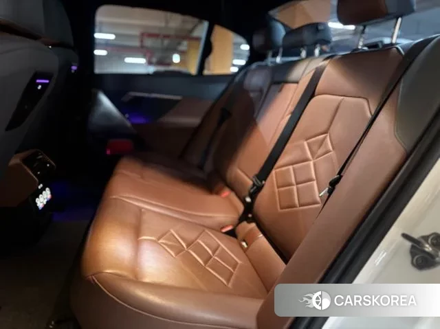 BMW 5 Series (G60) 2025 Белый из Кореи, фото 6