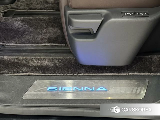 Toyota Saina 2022 Черный из Китая, фото 6
