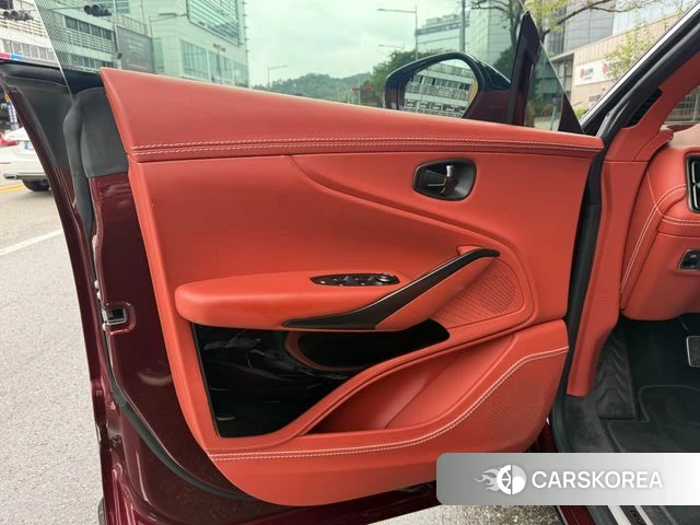 Aston Martin DBX 2023 Красный из Кореи, фото 6