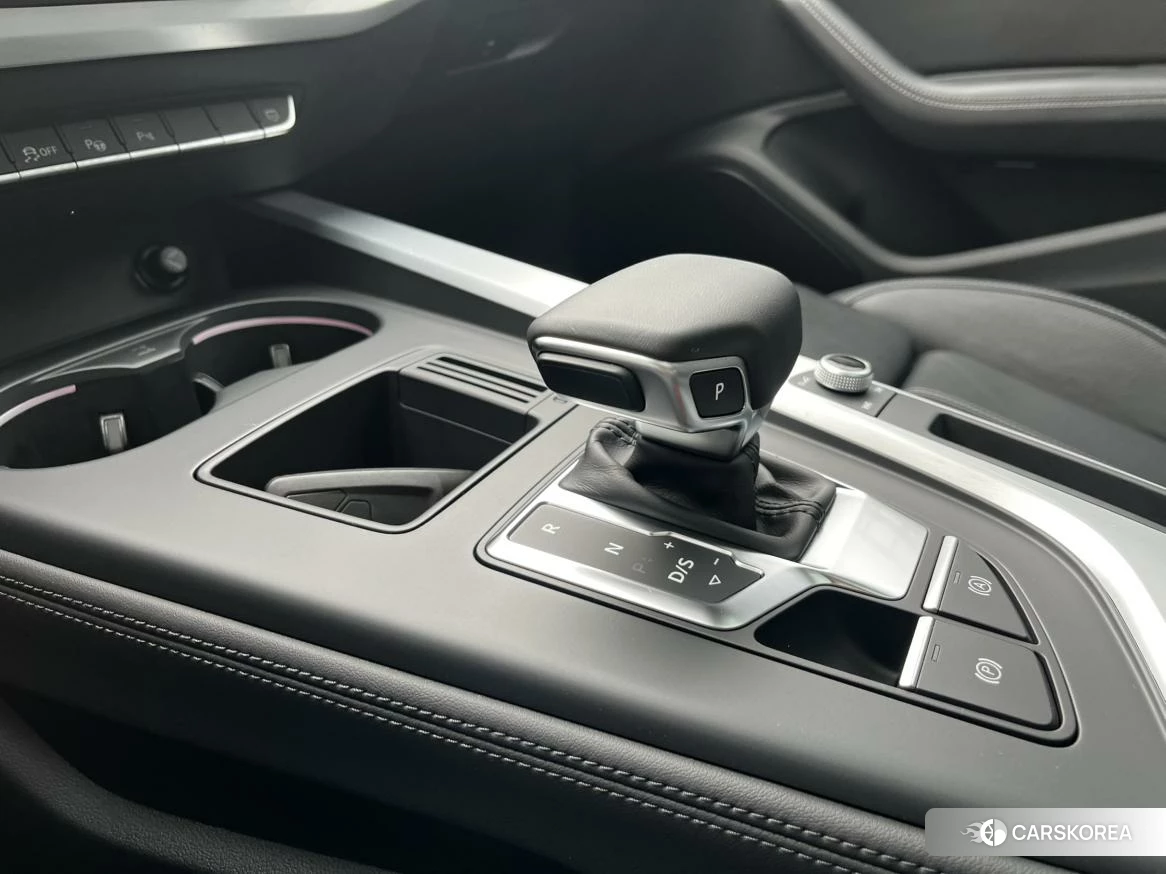 Audi A4L 2021 Темно-серый из Китая, фото 6