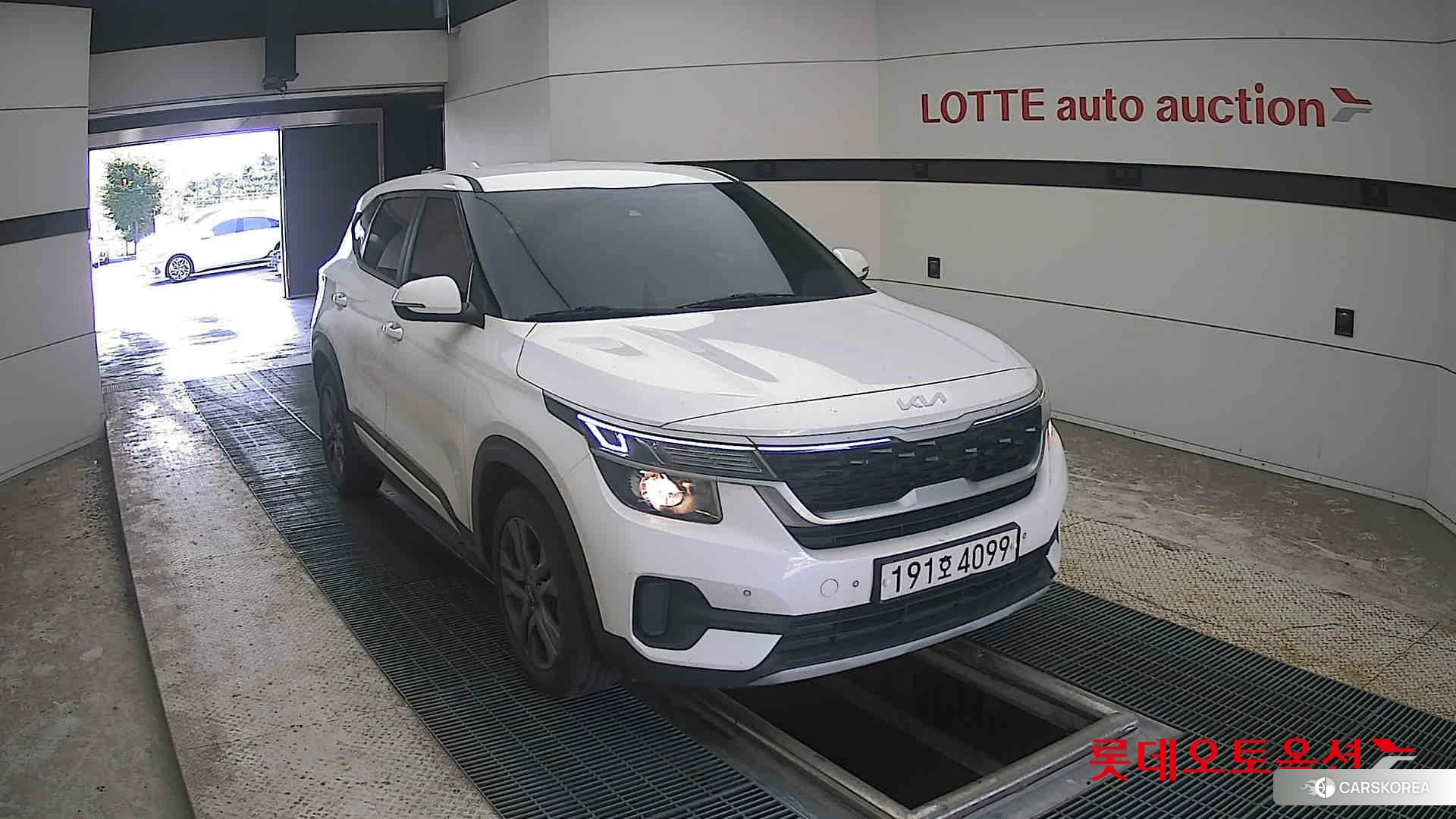 Kia Seltos 2022 Snow White Pearl из Кореи, фото 6