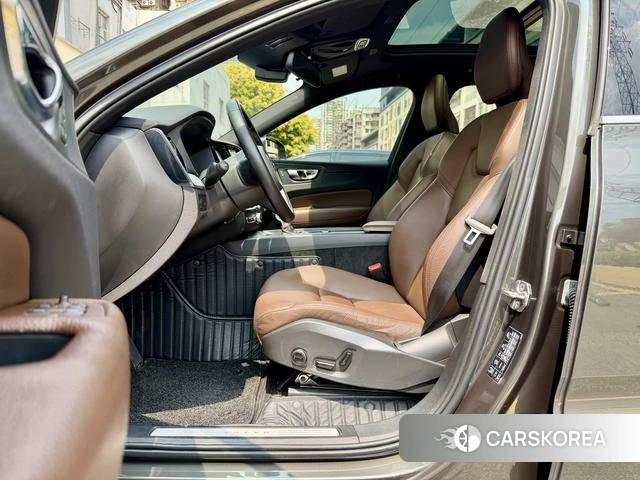Volvo XC60 2020 Коричневый из Китая, фото 6
