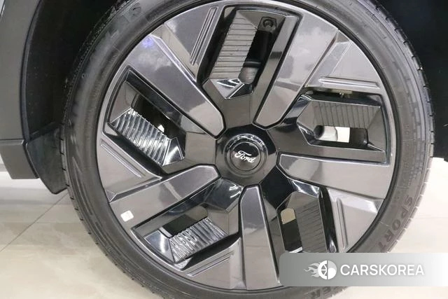 Ford Lingyu PHEV 2025 Серебристо-серый из Китая, фото 6