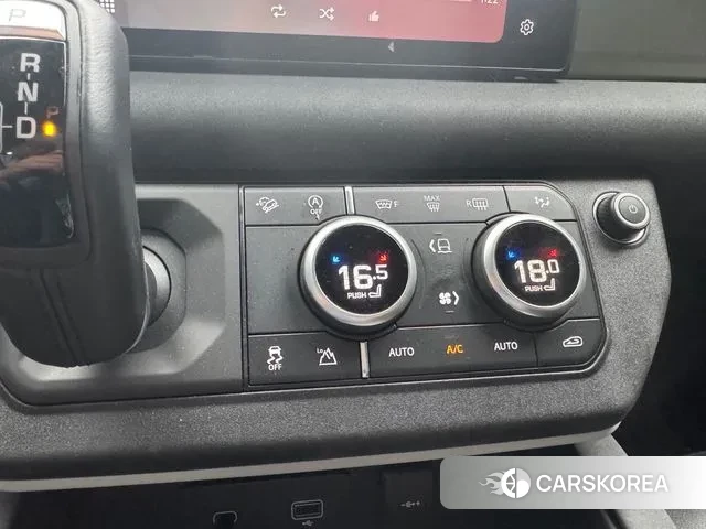 Land Rover Defender (L663) 2023 Черный из Кореи, фото 6