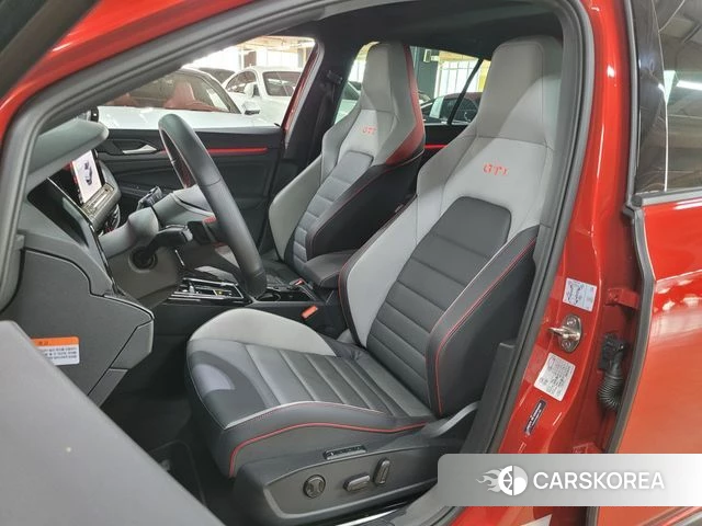 Volkswagen Golf 8th Generation 2023 Красный из Кореи, фото 6