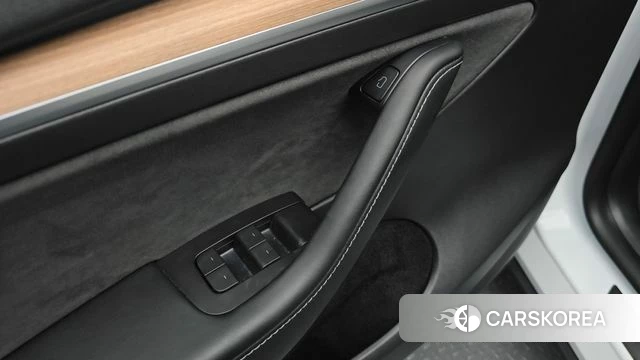 Tesla Model Y 2023 Белый из Кореи, фото 6